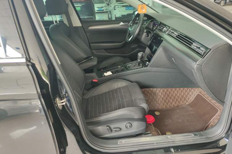 Used Volkswagen Magotan 2020 330TSI DSG Luxury Edition Right Front Seat