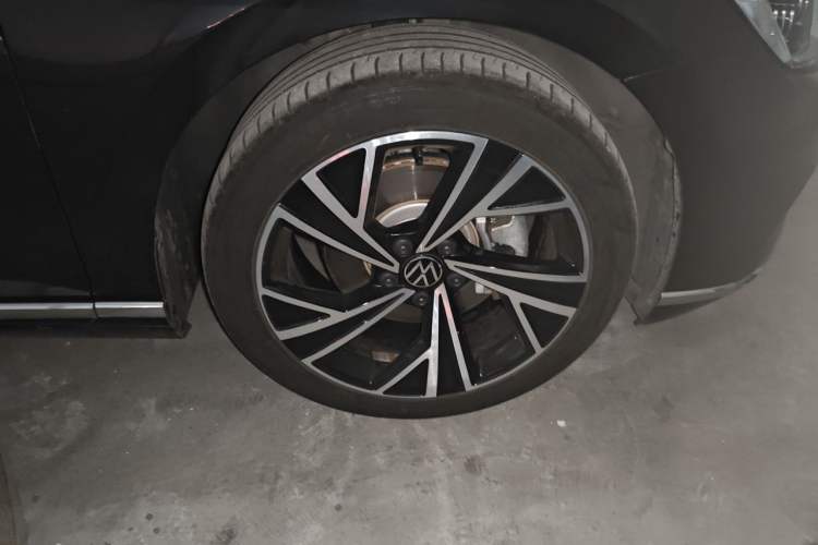 Used Volkswagen Magotan 2020 330TSI DSG Luxury Edition Right Front Wheel Hub