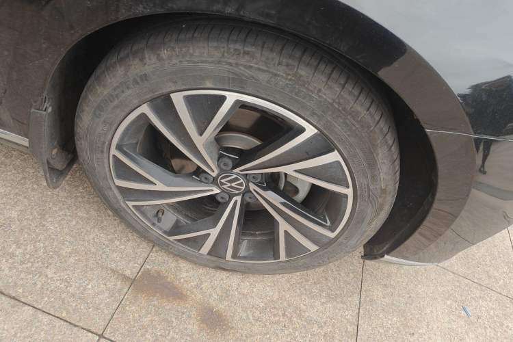 Used Volkswagen Magotan 2020 330TSI DSG Luxury Edition Right Front Wheel Hub