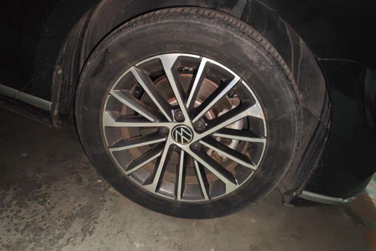 Used Volkswagen Magotan 2020 330TSI DSG Luxury Edition Right Front Wheel Hub