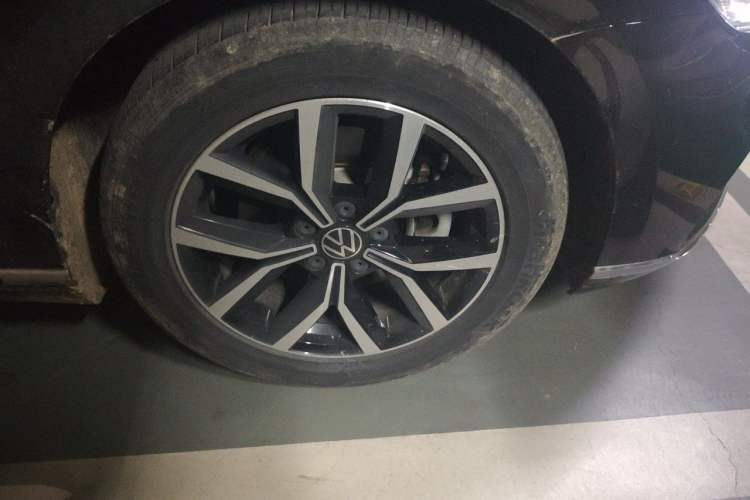 Used Volkswagen Magotan 2020 330TSI DSG Leading Model Right Front Wheel Hub