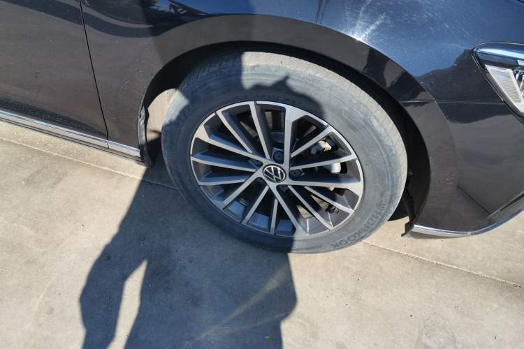 Used Volkswagen Magotan 2020 330TSI DSG Luxury Edition Right Front Wheel Hub