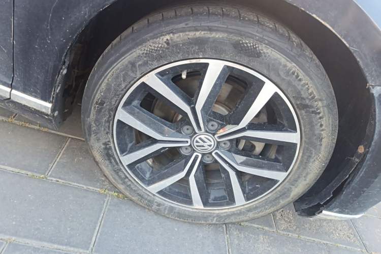 Used Volkswagen Magotan 2020 330TSI DSG Leading Model Right Front Wheel Hub