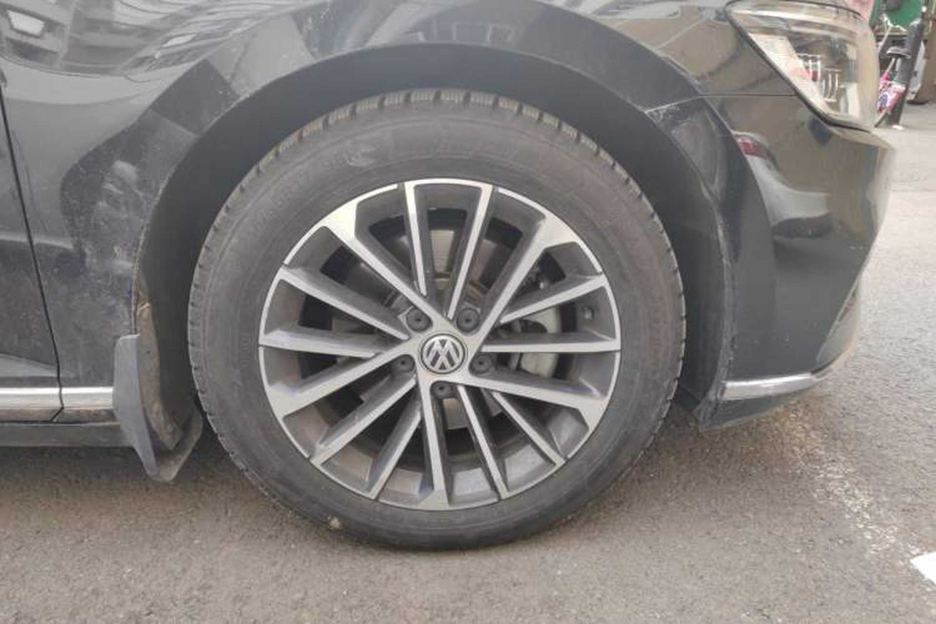 Used Volkswagen Magotan 2020 330TSI DSG Luxury Edition Right Front Wheel Hub
