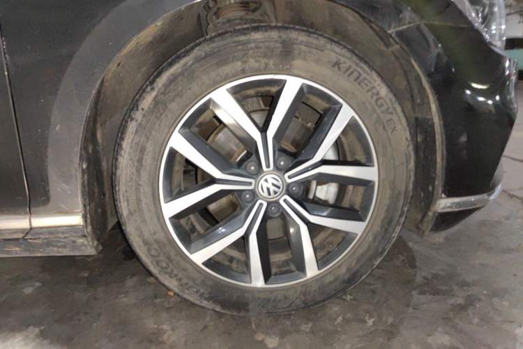 Used Volkswagen Magotan 2020 330TSI DSG Leading Model Right Front Wheel Hub