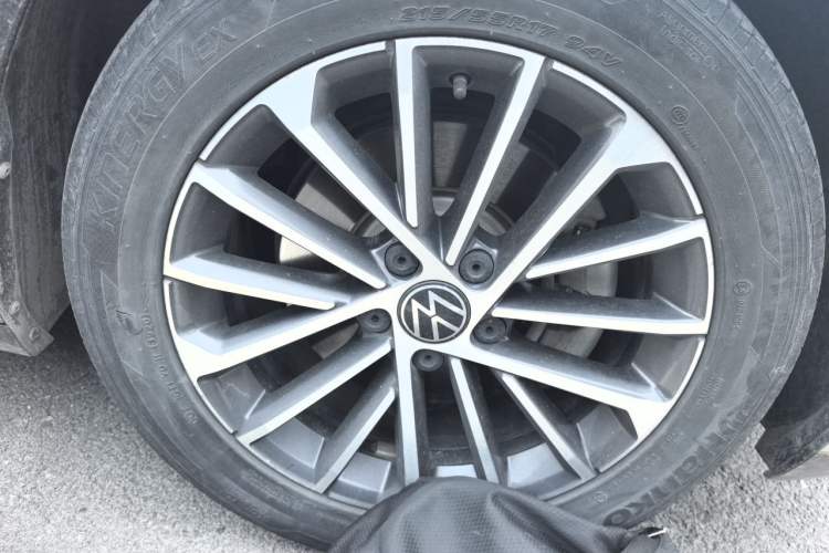 Used Volkswagen Magotan 2020 330TSI DSG Luxury Edition Right Front Wheel Hub