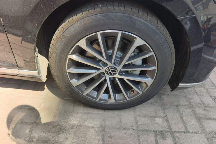 Used Volkswagen Magotan 2020 330TSI DSG Luxury Edition Right Front Wheel Hub