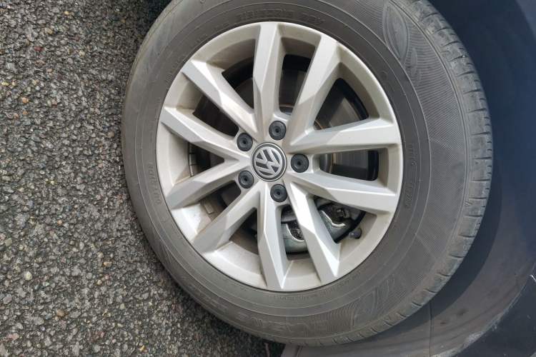 Used Volkswagen Magotan 2020 280TSI DSG Comfort Edition Right Front Wheel Hub