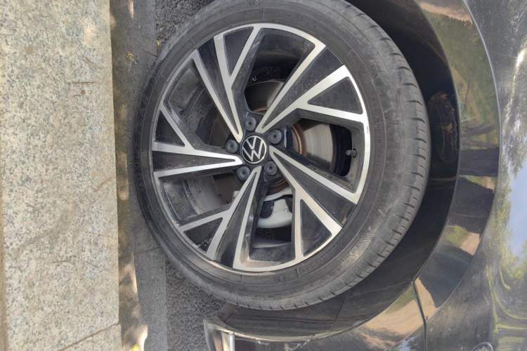 Used Volkswagen Magotan 2020 330TSI DSG Luxury Edition Right Front Wheel Hub