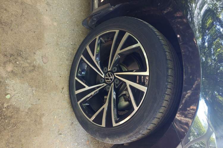 Used Volkswagen Magotan 2020 330TSI DSG Luxury Edition Right Front Wheel Hub