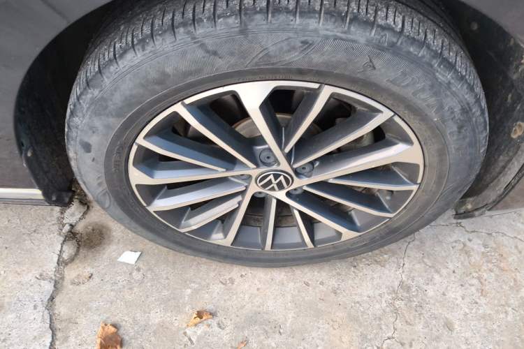 Used Volkswagen Magotan 2020 330TSI DSG Luxury Edition Right Front Wheel Hub