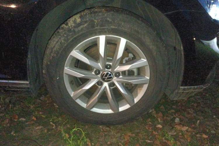 Used Volkswagen Magotan 2020 280TSI DSG Comfort Edition Right Front Wheel Hub