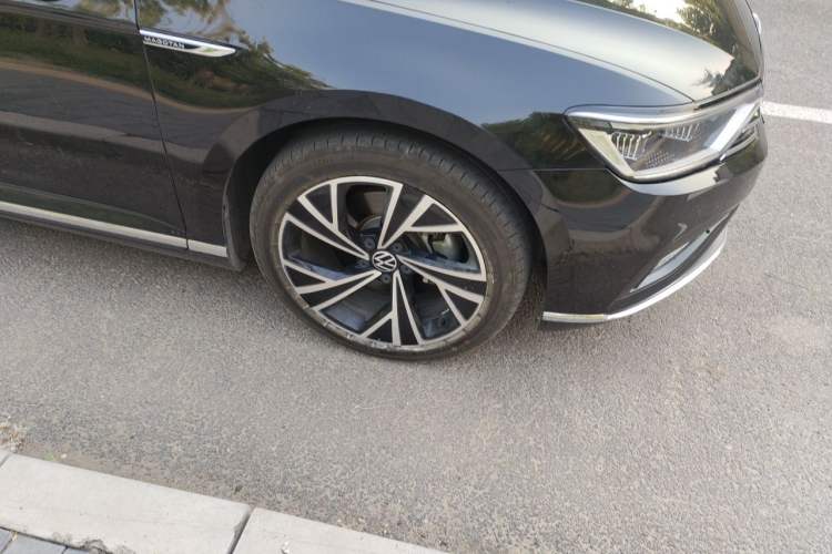 Used Volkswagen Magotan 2020 330TSI DSG Luxury Edition Right Front Wheel Hub