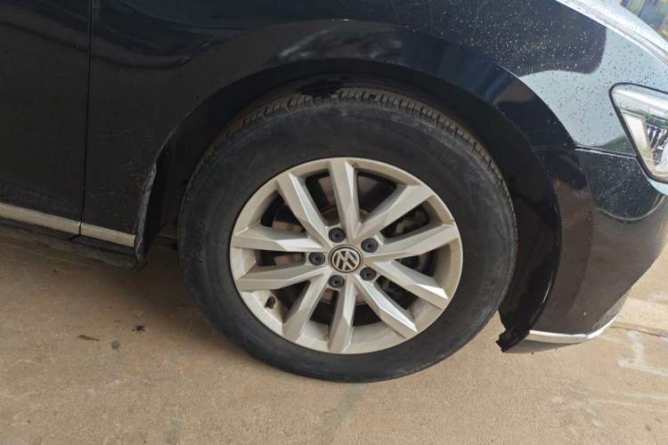 Used Volkswagen Magotan 2020 280TSI DSG Comfort Edition Right Front Wheel Hub