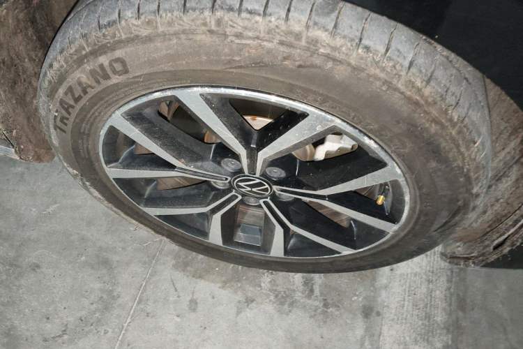 Used Volkswagen Magotan 2020 280TSI DSG Comfort Edition Right Front Wheel Hub