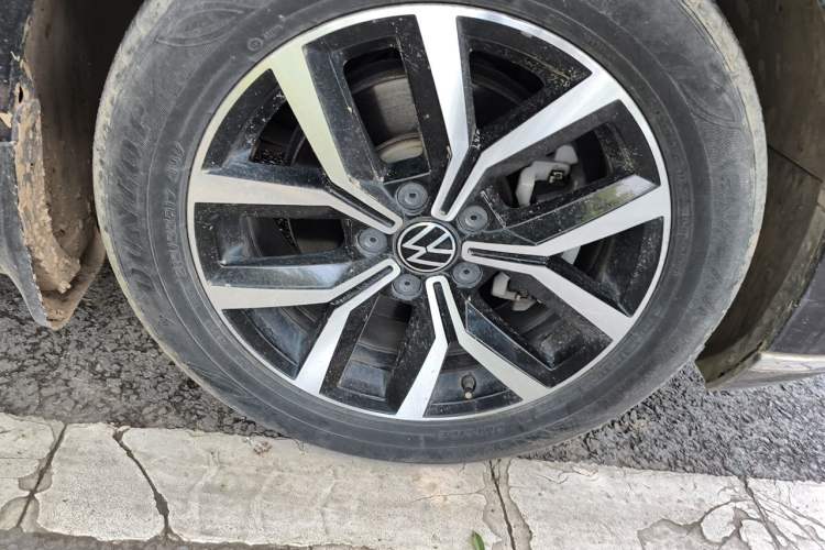 Used Volkswagen Magotan 2020 330TSI DSG Leading Model Right Front Wheel Hub
