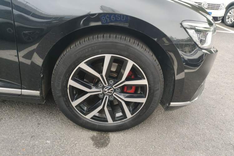 Used Volkswagen Magotan 2020 330TSI DSG Leading Model Right Front Wheel Hub