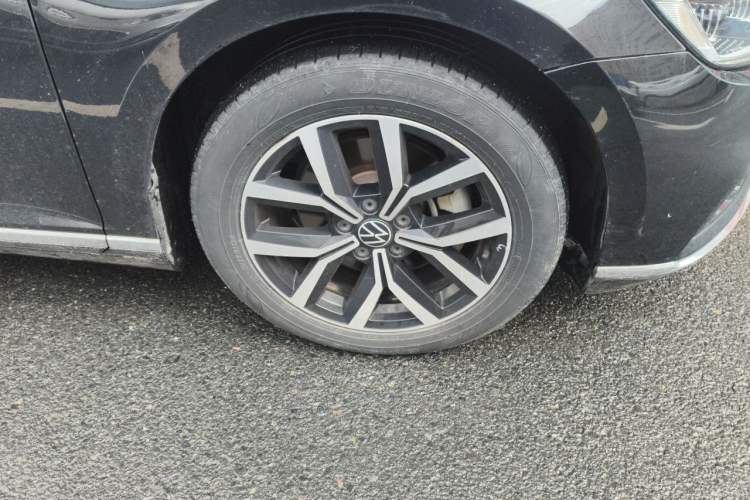 Used Volkswagen Magotan 2020 330TSI DSG Leading Model Right Front Wheel Hub