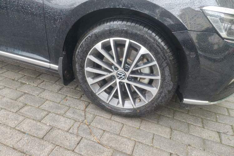 Used Volkswagen Magotan 2020 380TSI DSG Luxury Version Right Front Wheel Hub