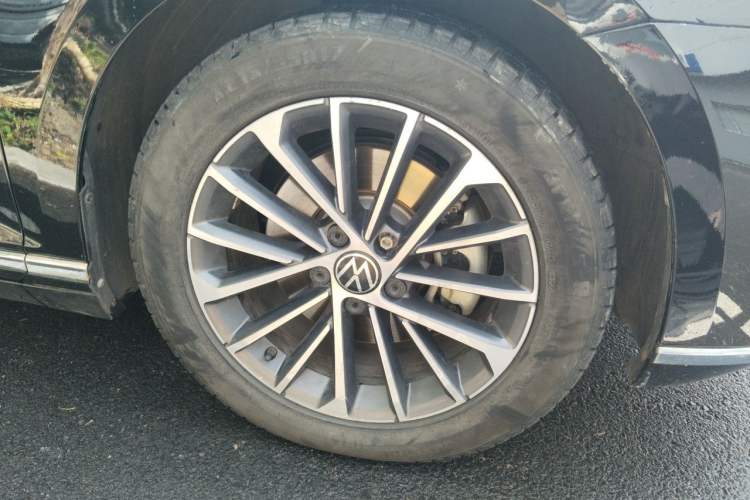 Used Volkswagen Magotan 2020 330TSI DSG Luxury Edition Right Front Wheel Hub