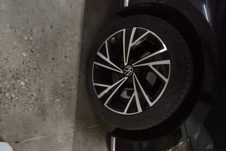 Used Volkswagen Magotan 2020 330TSI DSG Luxury Edition Right Front Wheel Hub