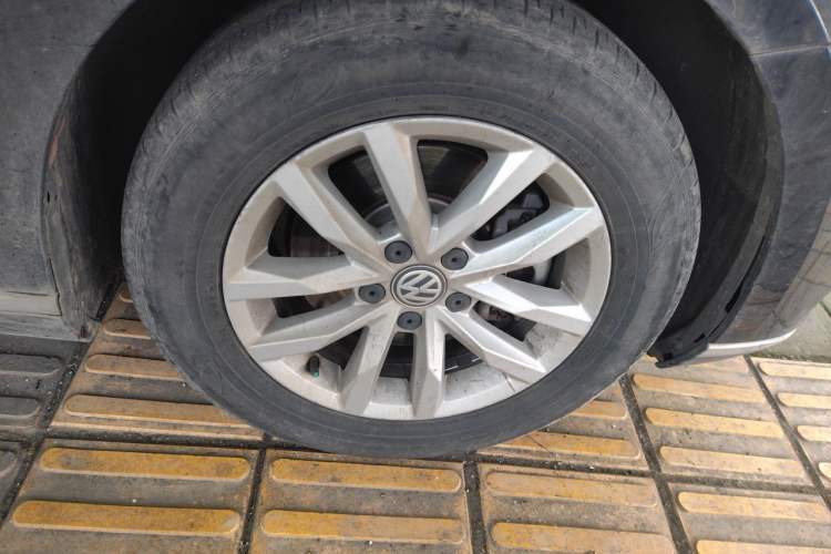 Used Volkswagen Magotan 2020 280TSI DSG Comfort Edition Right Front Wheel Hub