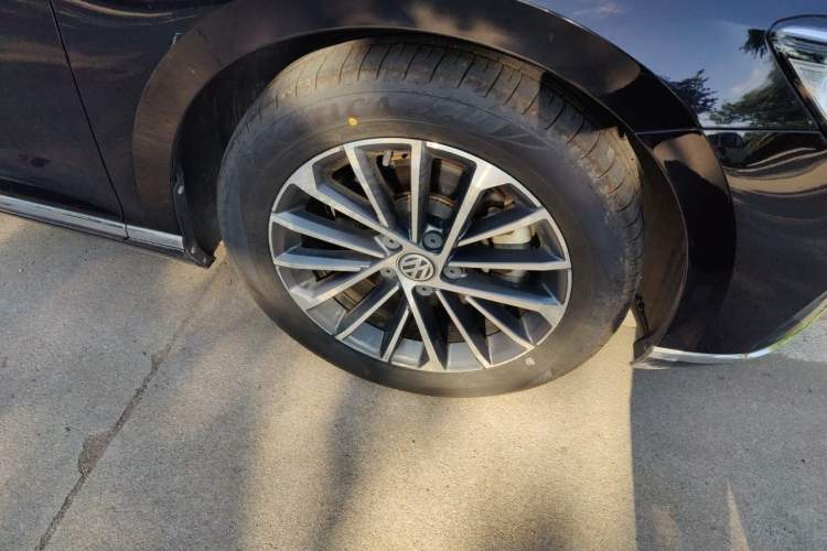 Used Volkswagen Magotan 2020 330TSI DSG Luxury Edition Right Front Wheel Hub
