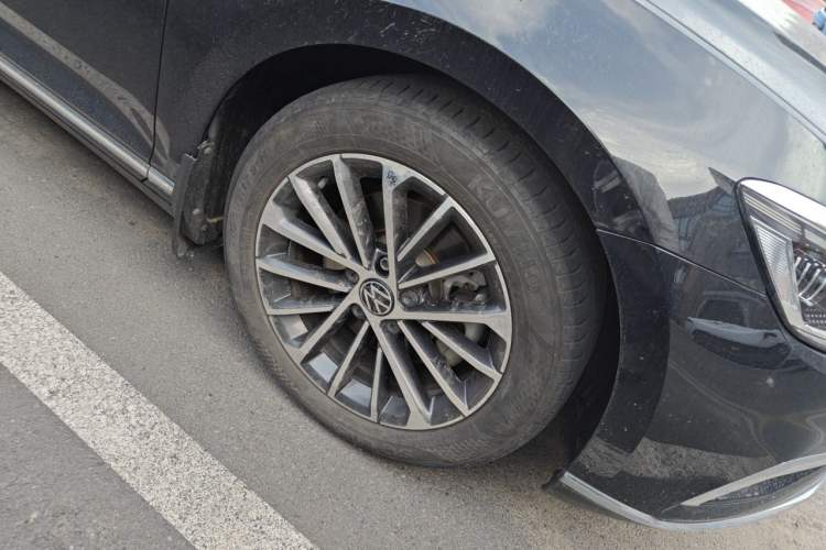 Used Volkswagen Magotan 2020 330TSI DSG Luxury Edition Right Front Wheel Hub