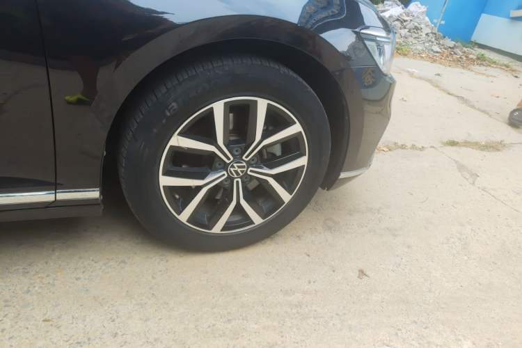Used Volkswagen Magotan 2020 280TSI DSG Leading Edition Right Front Wheel Hub