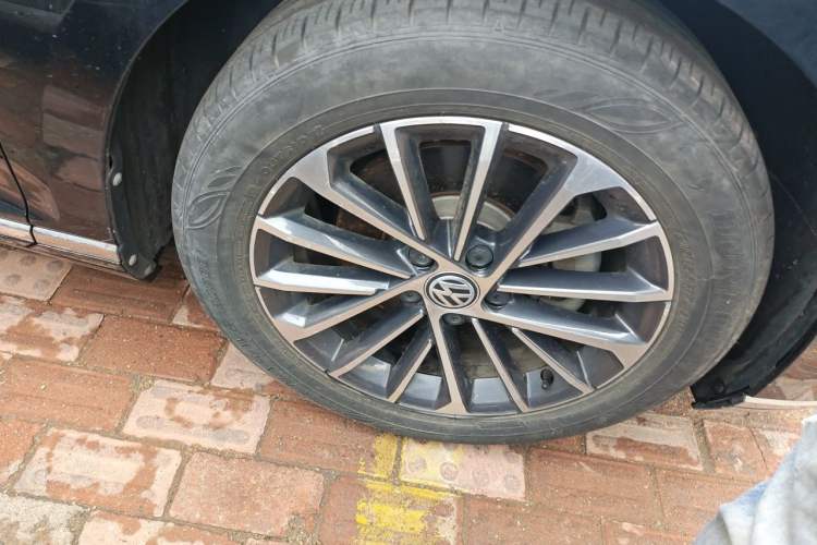 Used Volkswagen Magotan 2020 330TSI DSG Luxury Edition Right Front Wheel Hub