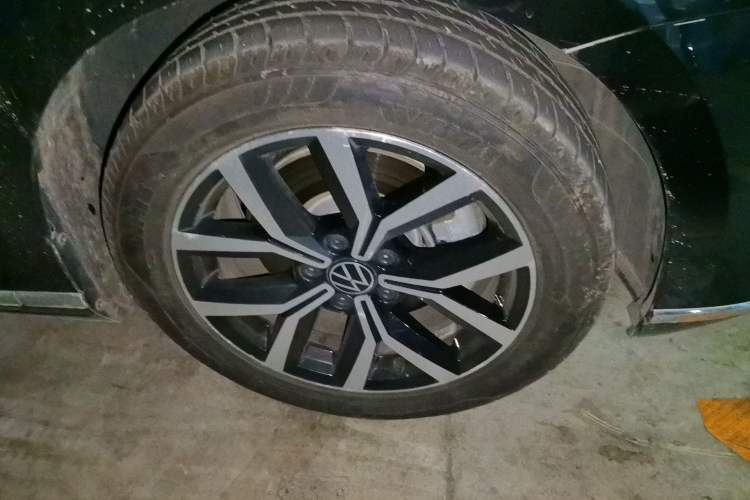 Used Volkswagen Magotan 2020 330TSI DSG Leading Model Right Front Wheel Hub
