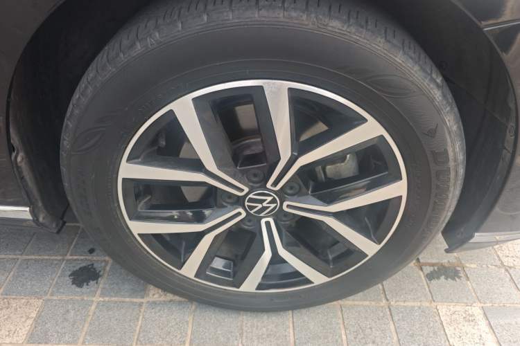 Used Volkswagen Magotan 2020 330TSI DSG Leading Model Right Front Wheel Hub