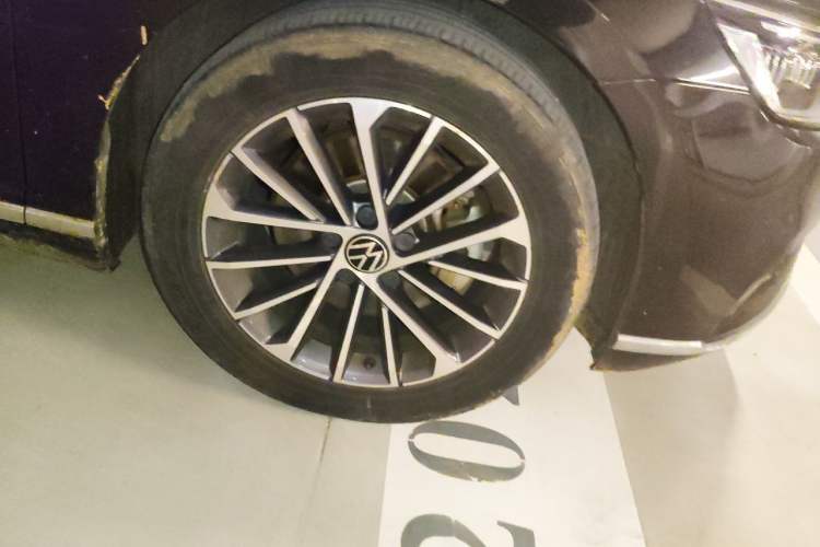 Used Volkswagen Magotan 2020 330TSI DSG Luxury Edition Right Front Wheel Hub
