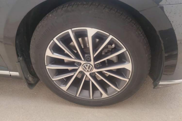 Used Volkswagen Magotan 2020 330TSI DSG Luxury Edition Right Front Wheel Hub
