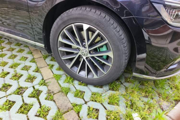 Used Volkswagen Magotan 2020 330TSI DSG Luxury Edition Right Front Wheel Hub