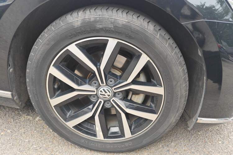 Used Volkswagen Magotan 2020 330TSI DSG Leading Model Right Front Wheel Hub