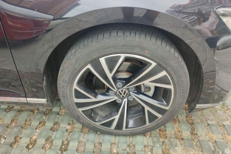 Used Volkswagen Magotan 2020 330TSI DSG Luxury Edition Right Front Wheel Hub