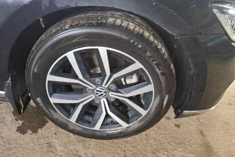 Used Volkswagen Magotan 2020 330TSI DSG Leading Model Right Front Wheel Hub