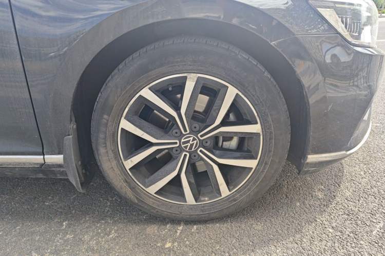 Used Volkswagen Magotan 2020 330TSI DSG Leading Model Right Front Wheel Hub