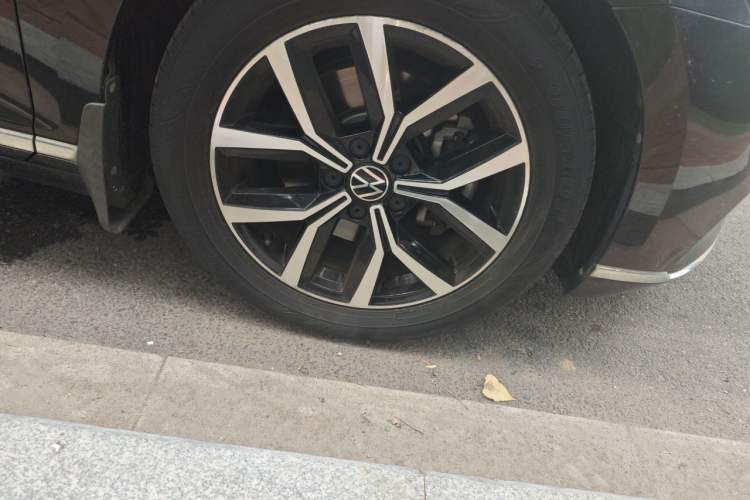 Used Volkswagen Magotan 2020 330TSI DSG Leading Model Right Front Wheel Hub