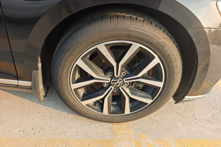 Used Volkswagen Magotan 2020 330TSI DSG Leading Model Right Front Wheel Hub