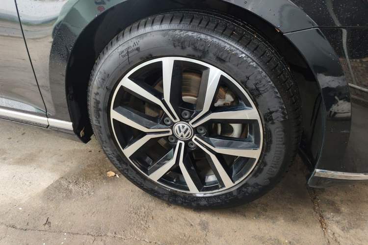 Used Volkswagen Magotan 2020 330TSI DSG Leading Model Right Front Wheel Hub