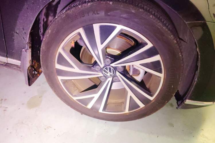 Used Volkswagen Magotan 2020 330TSI DSG Luxury Edition Right Front Wheel Hub