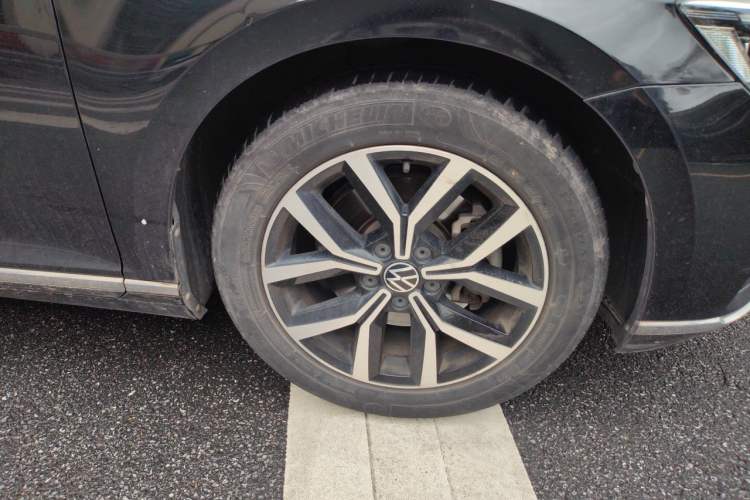 Used Volkswagen Magotan 2020 330TSI DSG Leading Model Right Front Wheel Hub