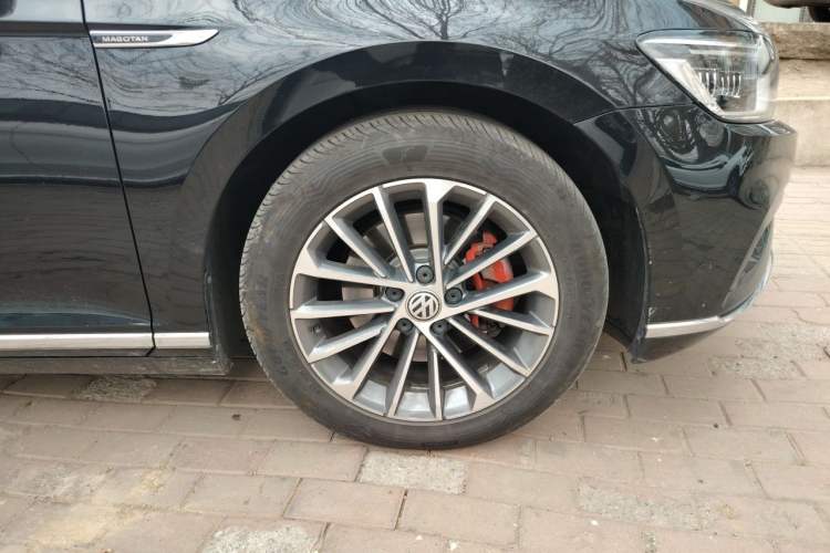 Used Volkswagen Magotan 2020 330TSI DSG Luxury Edition Right Front Wheel Hub