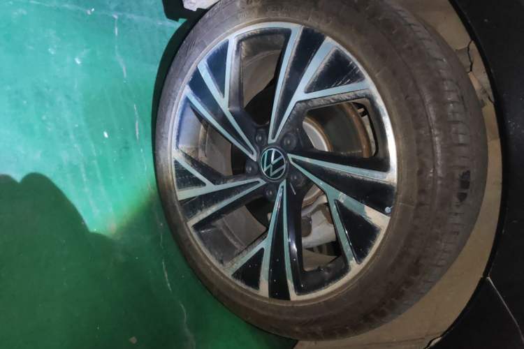 Used Volkswagen Magotan 2020 330TSI DSG Luxury Edition Right Front Wheel Hub