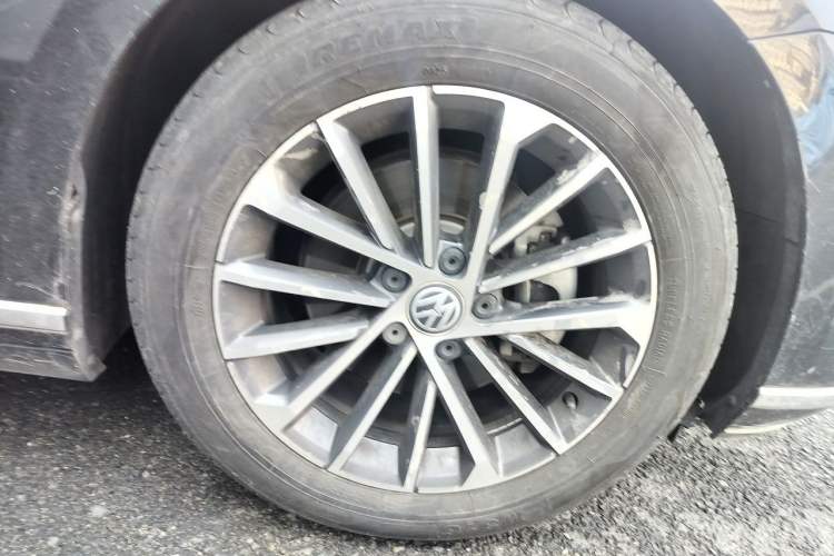 Used Volkswagen Magotan 2020 330TSI DSG Luxury Edition Right Front Wheel Hub
