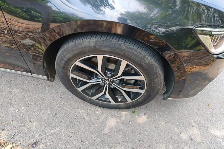 Used Volkswagen Magotan 2020 330TSI DSG Leading Model Right Front Wheel Hub