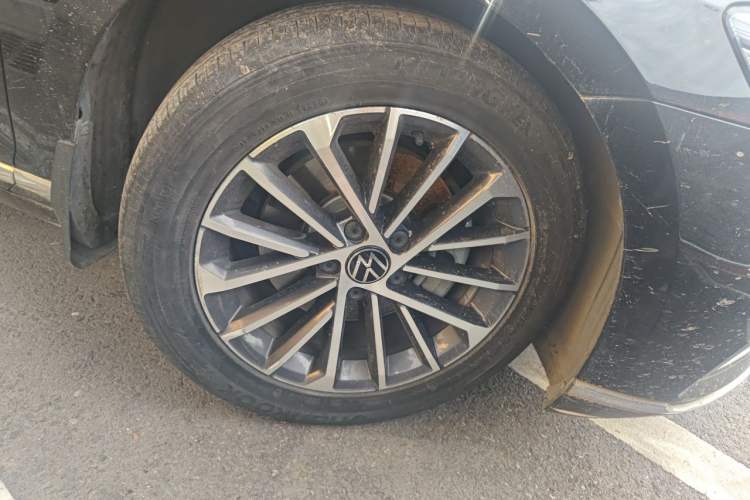 Used Volkswagen Magotan 2020 330TSI DSG Luxury Edition Right Front Wheel Hub