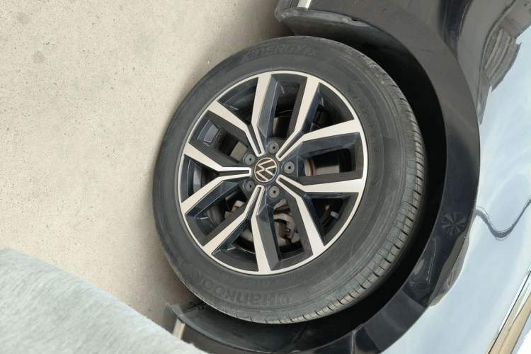 Used Volkswagen Magotan 2020 330TSI DSG Leading Model Right Front Wheel Hub